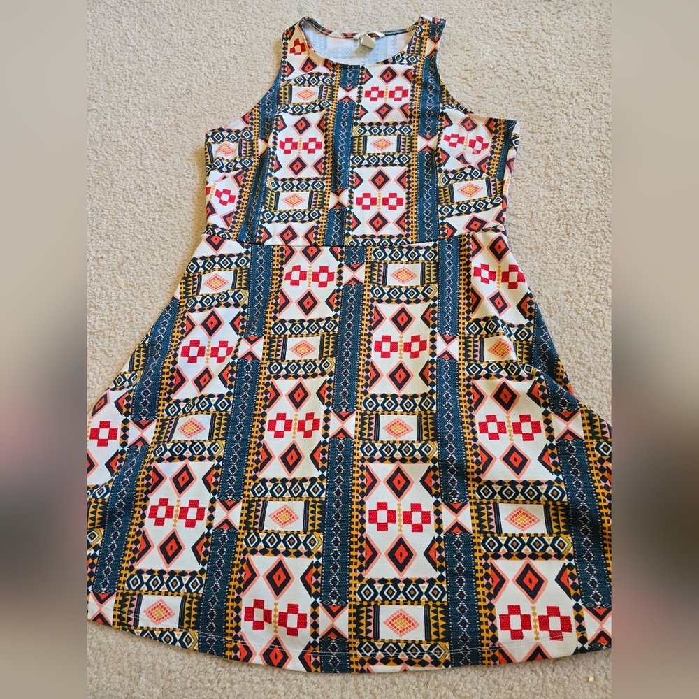 Geometric Patterned Sleeveless Dress - Picture 2 of 7